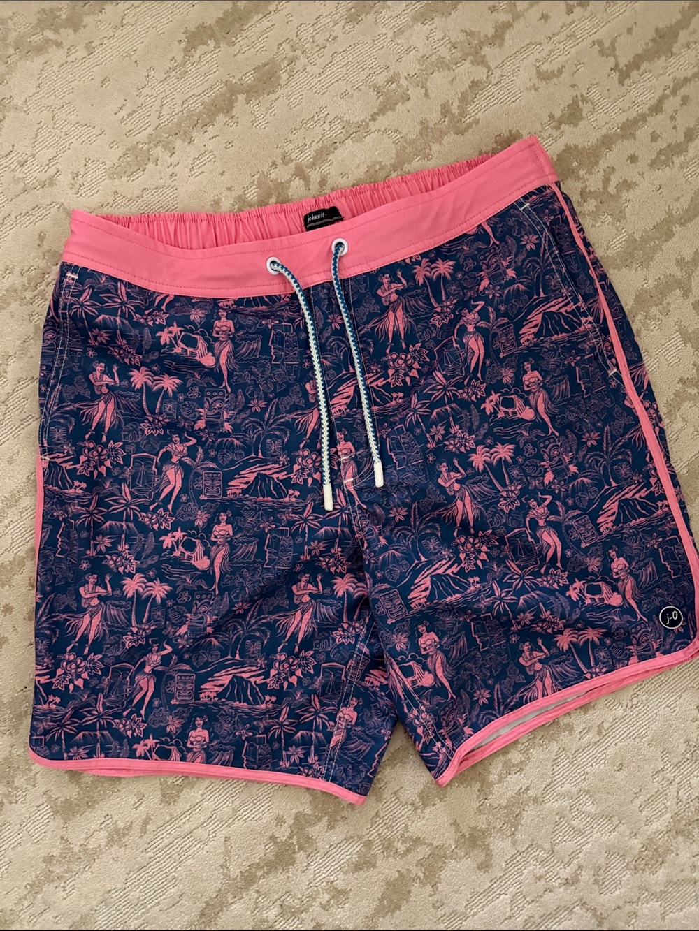 Johnnie-O 7” swim trunks. Men’s Medium